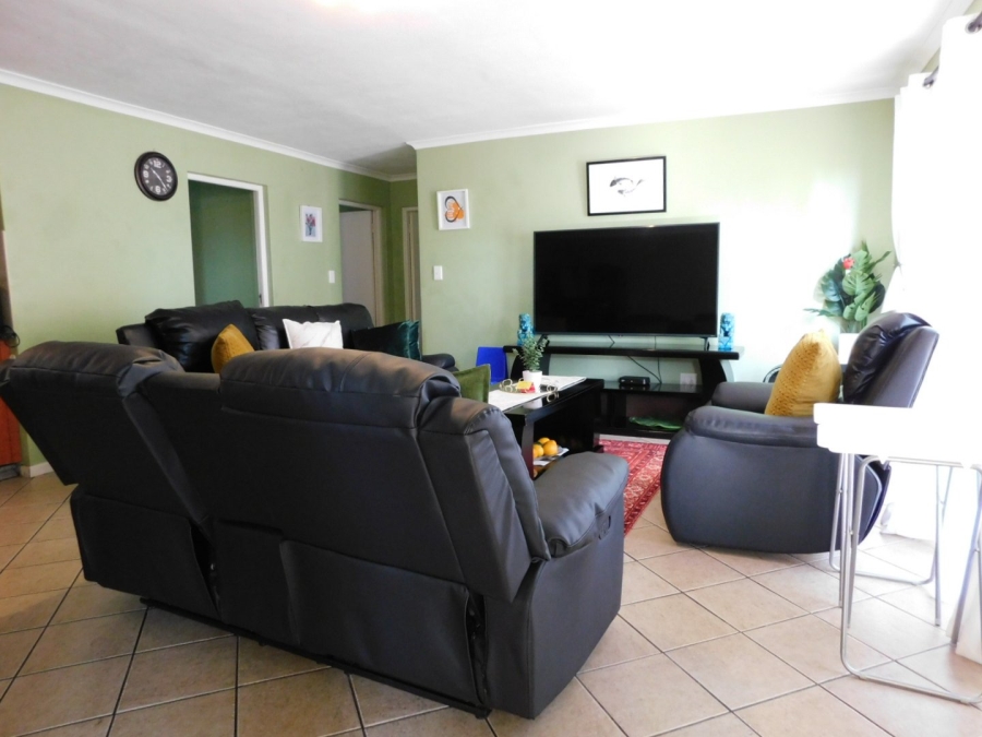 3 Bedroom Property for Sale in Whispering Pines Western Cape